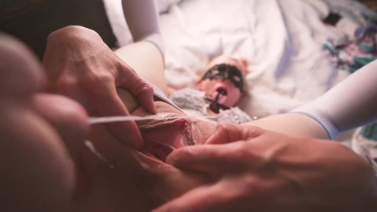 Schöne gespreizte Muschi Creampie Spermaspiel. Riesiger Cumshot! Dildo nach  Creampie!
