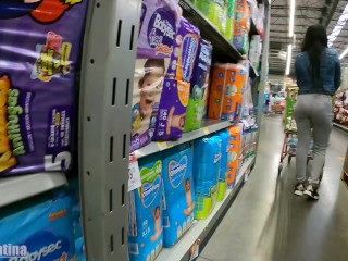 Chica Fitness Despues de el GYM en el SupermercadoExhibiendo en Publico Transparencia_de su Tanga