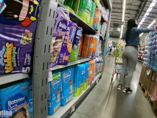 Chica Fitness Despues de el GYM en el SupermercadoExhibiendo en Publico Transparencia_de su Tanga