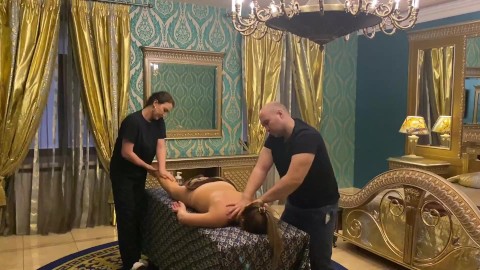 Massage érotique à 4 mains terminé en sexe