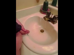 BOYFRIEND PISSES IN SINK WHILE FAMILY IS OUTSIDE 