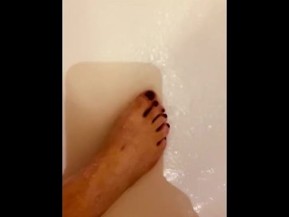 Naked In shower! Sexy feet !