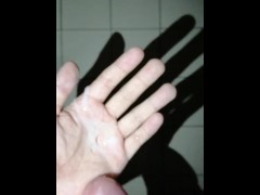 【第一视角】大半夜，肉棒很痒...只好这样了... - Screenshot 13 of 16 - Cute Asian Boy