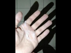 【第一视角】大半夜，肉棒很痒...只好这样了... - Screenshot 15 of 16 - Asian Masturbation