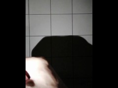 【第一视角】大半夜，肉棒很痒...只好这样了... - Screenshot 2 of 16 - Asian Boy