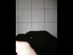 【第一视角】大半夜，肉棒很痒...只好这样了... - Screenshot 4 of 16 - Masturbation