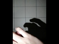 【第一视角】大半夜，肉棒很痒...只好这样了... - Screenshot 5 of 16 - Asian Masturbation