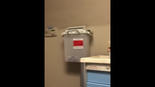 Singando en el hospital durante una visita de emergencia