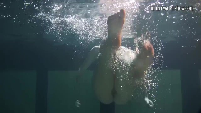 Siskina and Polcharova Strip Nude Underwater