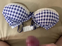かわいい青チェックのタオル生地ノンワイヤーブラでオナニーして精子ぶっかけ - Screenshot 11 of 16 - Kink
