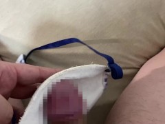 かわいい青チェックのタオル生地ノンワイヤーブラでオナニーして精子ぶっかけ - Screenshot 6 of 16 - Kink