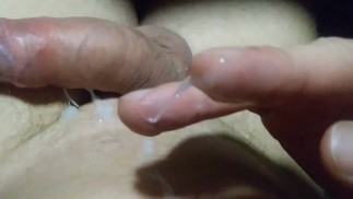 MASTURBATION mit RIESIGEM ABSPRITZEN