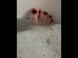 11 Toe Slut!! Bathtub Wet Feet