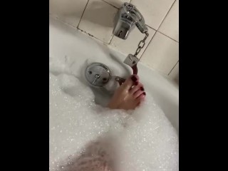 Too many Toes | 11 Toe Slut, Wet in Bath Tub!