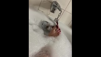 Too many toes | 11 toe slut, wet in bath tub!