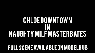 Chloe ondeugende milf in het centrum masturbeert MTF
