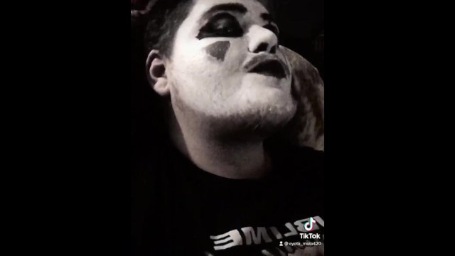 Clown addict