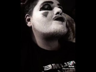 Clown addict