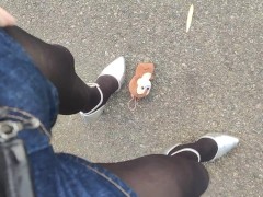 野外女装レザーショートパンツハイヒールでぬいぐるみを踏み潰しオナニークラッシュフェチ - Screenshot 2 of 16 - Japanese Crossdress