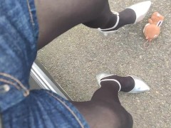 野外女装レザーショートパンツハイヒールでぬいぐるみを踏み潰しオナニークラッシュフェチ - Screenshot 3 of 16 - Crush Fetish