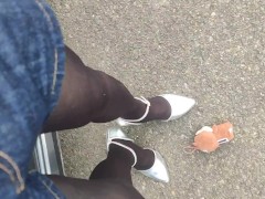 野外女装レザーショートパンツハイヒールでぬいぐるみを踏み潰しオナニークラッシュフェチ - Screenshot 4 of 16 - Trampling