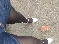 野外女装レザーショートパンツハイヒールでぬいぐるみを踏み潰しオナニークラッシュフェチ - Screenshot 9 of 16 - Trampling