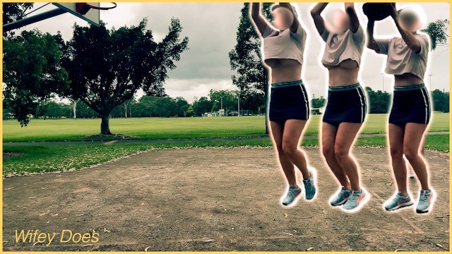 MILF играет в 🏀баскетбол BRALESS на публике | Underboob на шоу