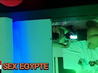 Самый приятный для египетской 🇪🇬 сучки трах, который ее любовник-жеребец 🍆 устроил птицам, и ее крики, когда ее трахают, слышны во всех длинах