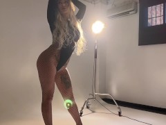 peep. working day. photo shoot day - Screenshot 3 of 16 - Long Legs