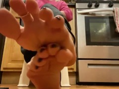 Milf flip flop dangle and foot show
