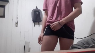 我玩我的鸡巴直到我射精