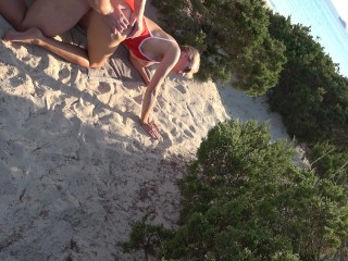 PUBLIC-BEACH FUCK with Creampie !!