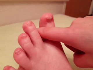 Girlfriend Shows off her Cute Feet and causes Pleasure