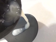 オナ禁直後の濃厚精子をオタマに大量射精し、精子の質感を楽しむ変態君。 - Screenshot 10 of 16 - 変態