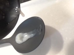 オナ禁直後の濃厚精子をオタマに大量射精し、精子の質感を楽しむ変態君。 - Screenshot 11 of 16 - Hentai