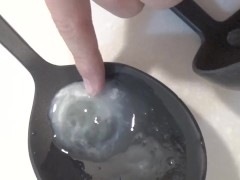 オナ禁直後の濃厚精子をオタマに大量射精し、精子の質感を楽しむ変態君。 - Screenshot 16 of 16 - Hentai