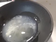 オナ禁直後の濃厚精子をオタマに大量射精し、精子の質感を楽しむ変態君。 - Screenshot 8 of 16 - Semen