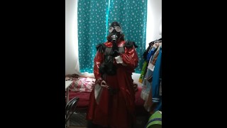 Sissy Maid Maschera Antigas Breathplay Vibratore Vestito Rosso Lucido