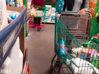 Chica Fitness Despues_del GYM Comprando su Dieta_¡Morena Latina!