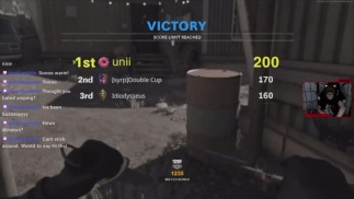Девушка-геймер терпит крушение в игре Call of Duty Black Ops Gun Game
