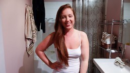 姐姐爱我 - 闷热的继子同意让她的屁股被继兄弟捶打，以保持她顽皮的秘密