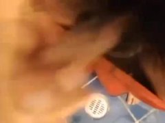 jugando con mi pene antes de bañarme