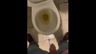 加油站小便