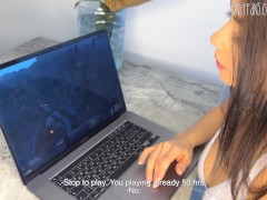 паренек сломал игру чтобы потрахаться с подружкой - Screenshot 1 of 16 - Big Boobs