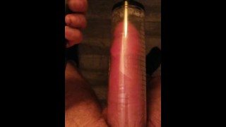Надутый накачанный пухлый пенис доставляет удовольствие и испытывает сильный оргазм