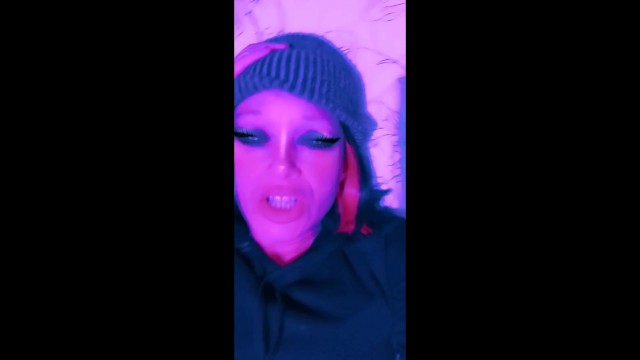 Милфа Китти получает свою киску и сосет член фанатов в Snapchat