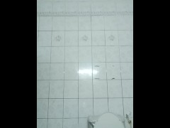 Video I squirt my cum all over the floor it was warm and thick flowing out my dick