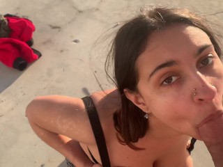 Openbare Face Fucking Busty Indiase in Malibu En Slikt Sperma