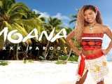 Babe asiática Clara Trinity as MOANA está molhada como a Ocean pornô VR