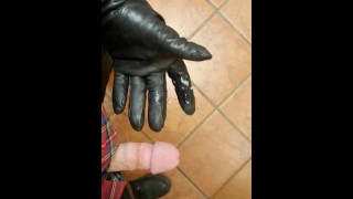 My gf left her leather gloves at my house 😍